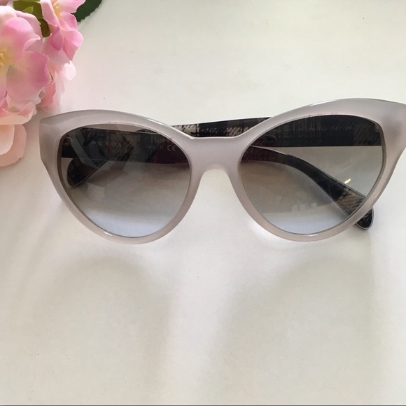 Prada 100% authentic Sunglasses - Picture 5 of 8